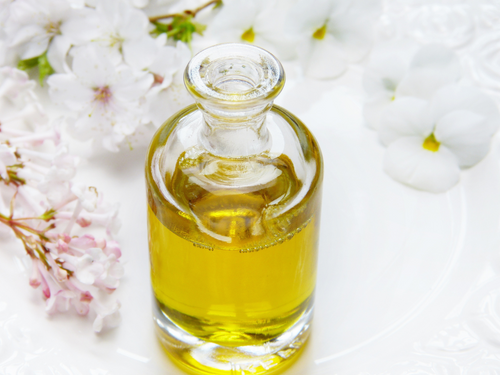 Features and Benefits of Jojoba Oil